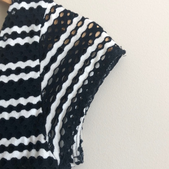 Black and white capped sleeve dress - Picture 5 of 5